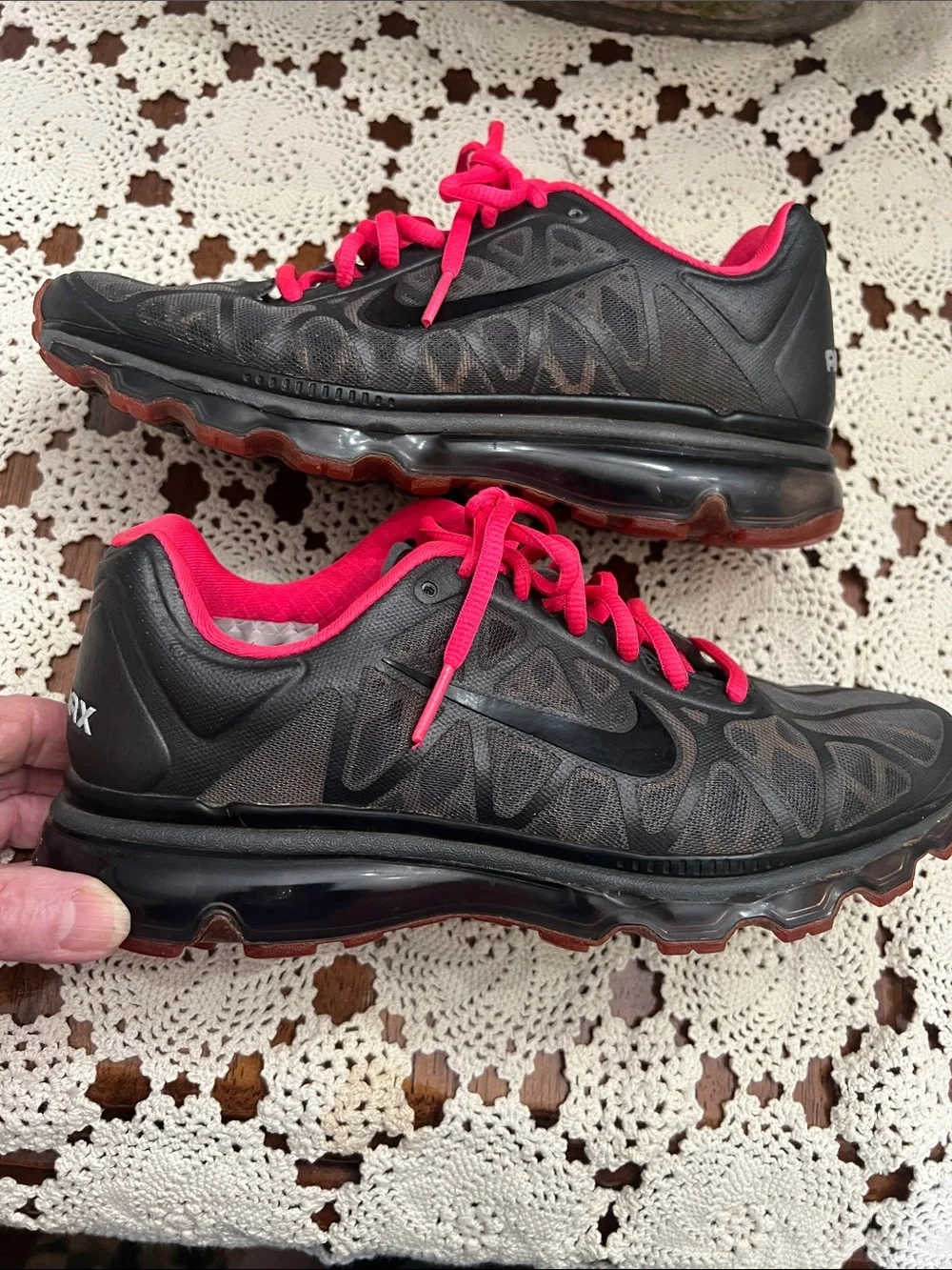 Nike Airmax Women's Black Athletic Sneakers with Pink Accents Size7